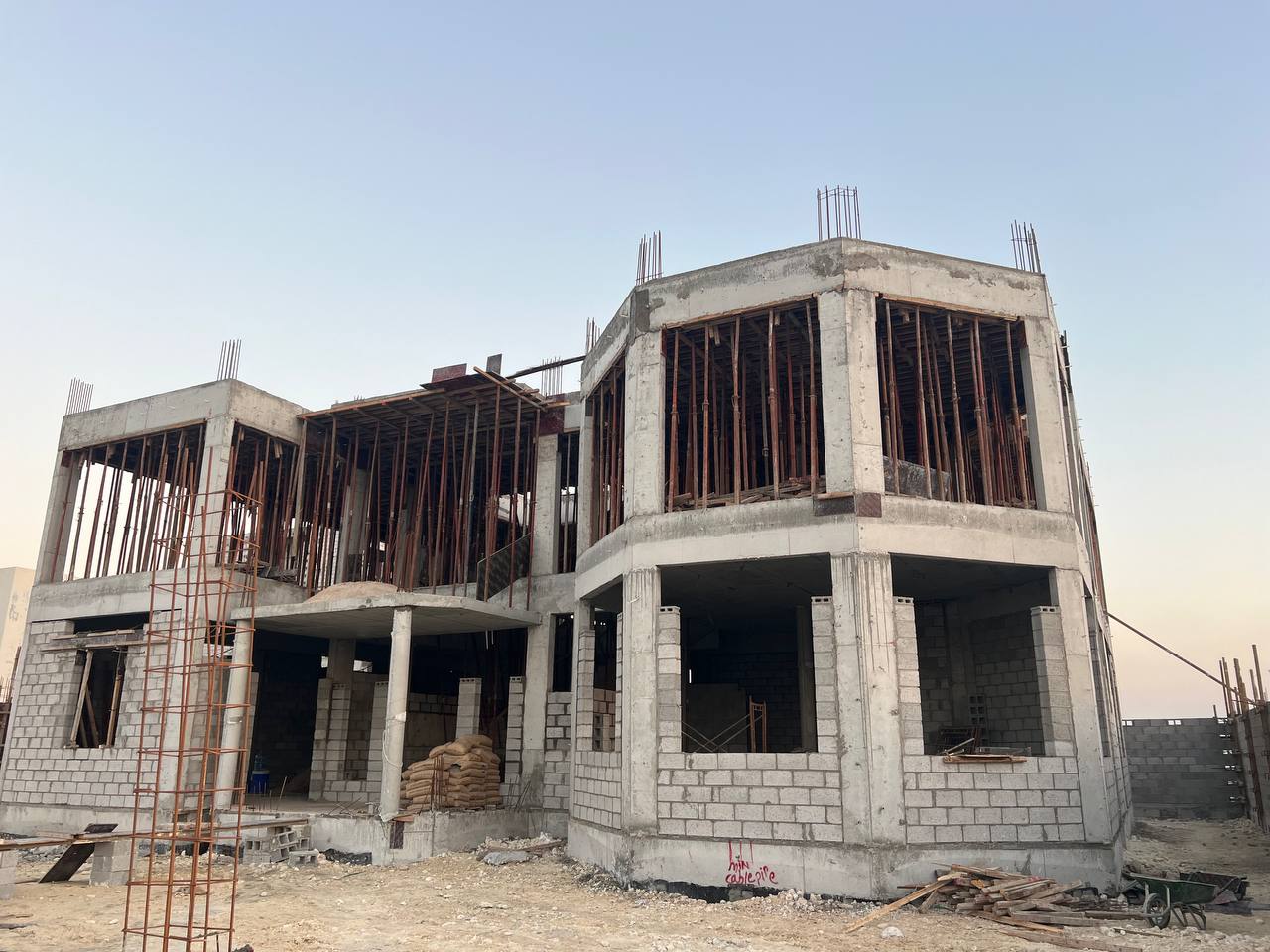 Photo 5850660693664186987 Y