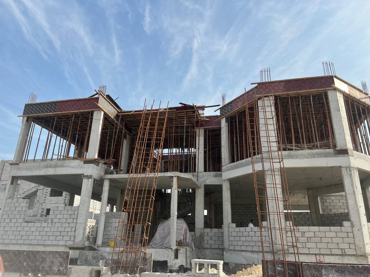 Photo 5850660693664186998 Y